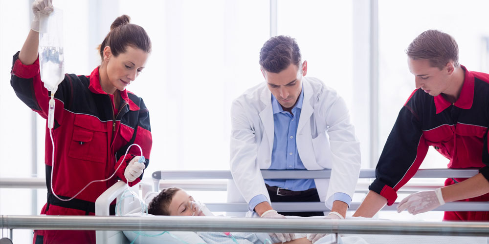 Nurse practitioners providing emergency nursing practices for a child